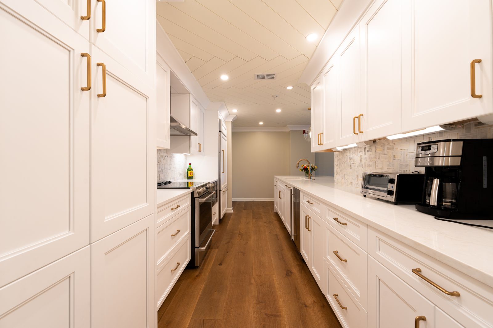 A kitchen built in Hard maple, paint grade