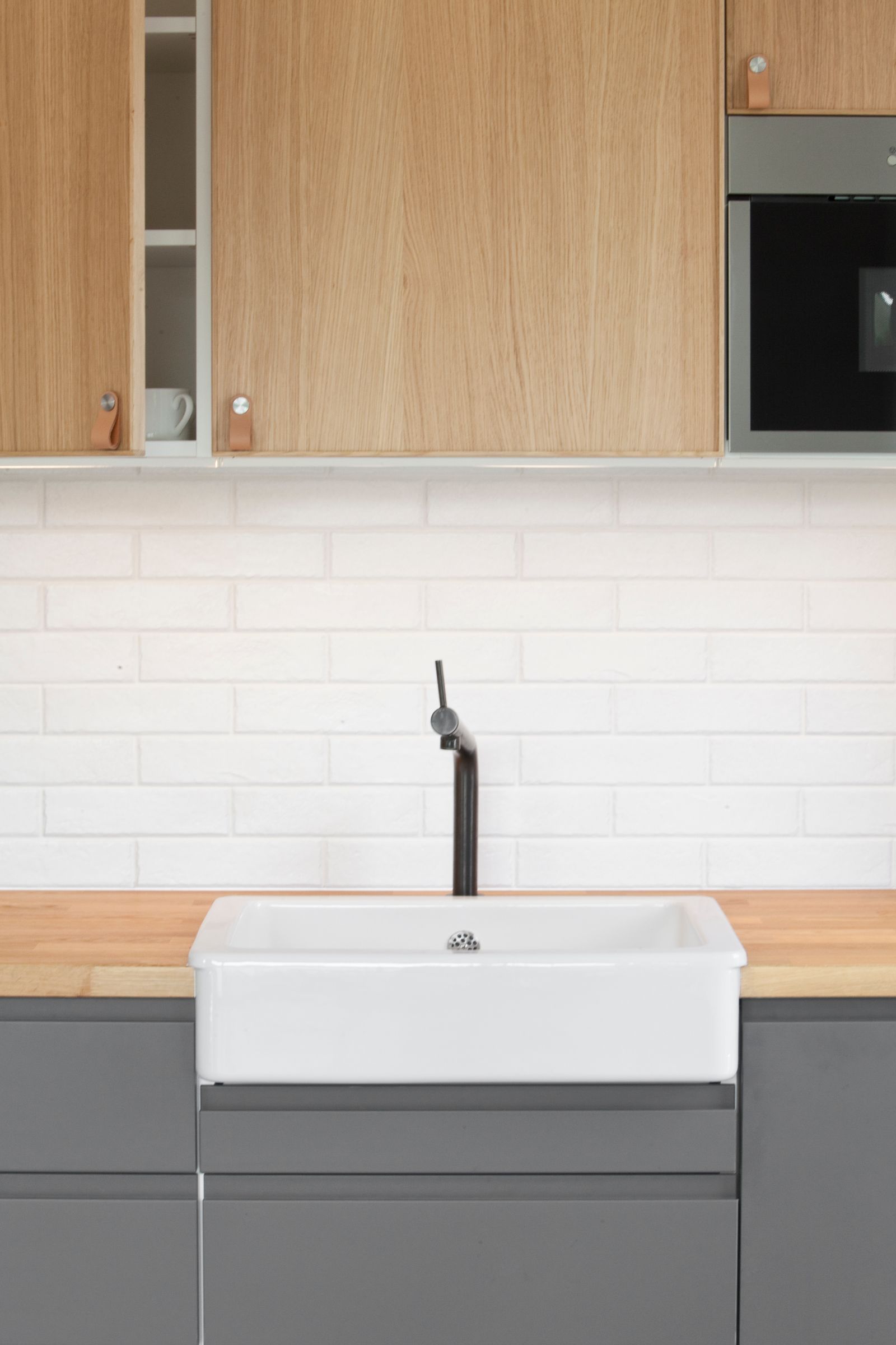 A lake house kitchen refreshed for four seasons, detail 1